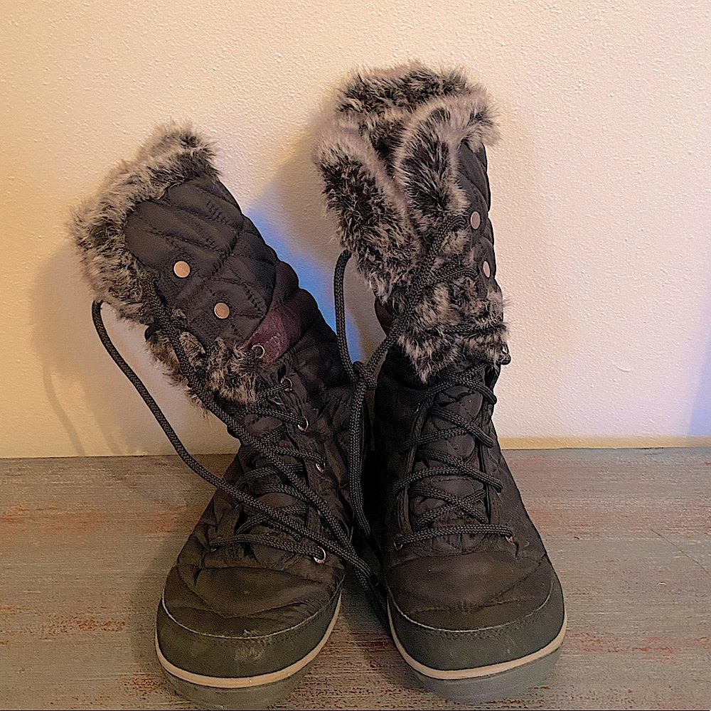Columbia snow boots like new!